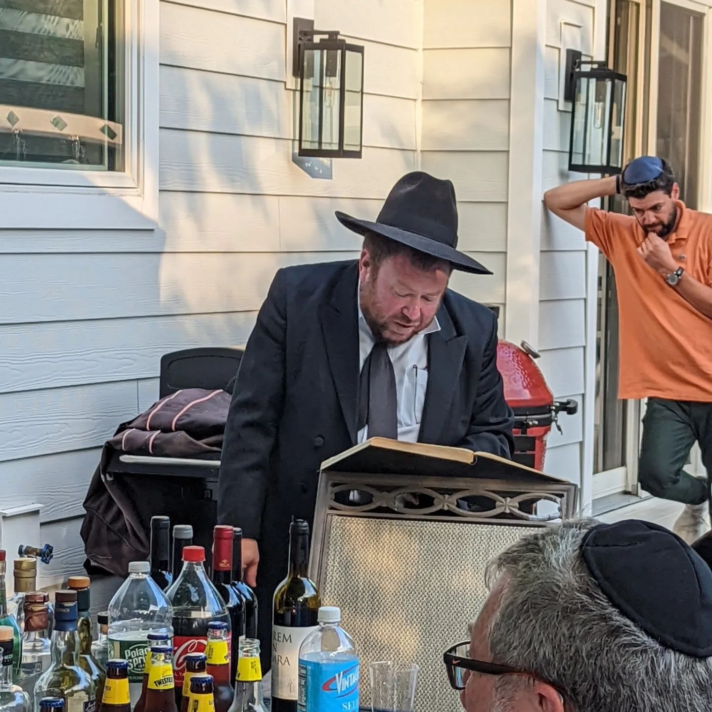 Rabbi Bechhofer leading the Siyum at the 2022 Arizal Dinner