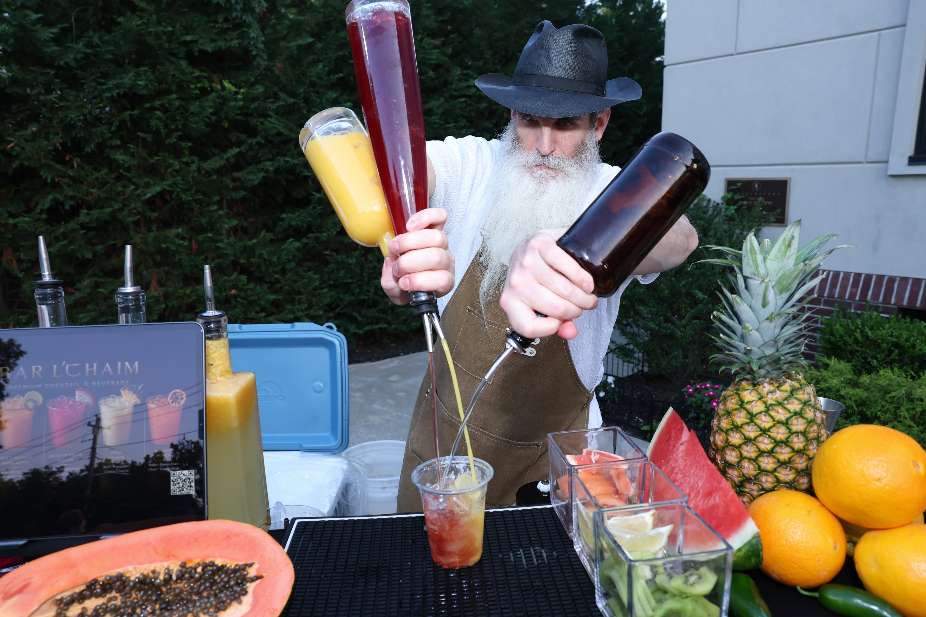 David Babinet of Bar L'Chaim crafting cocktails at the 2026 Arizal Siyum & BBQ Dinner